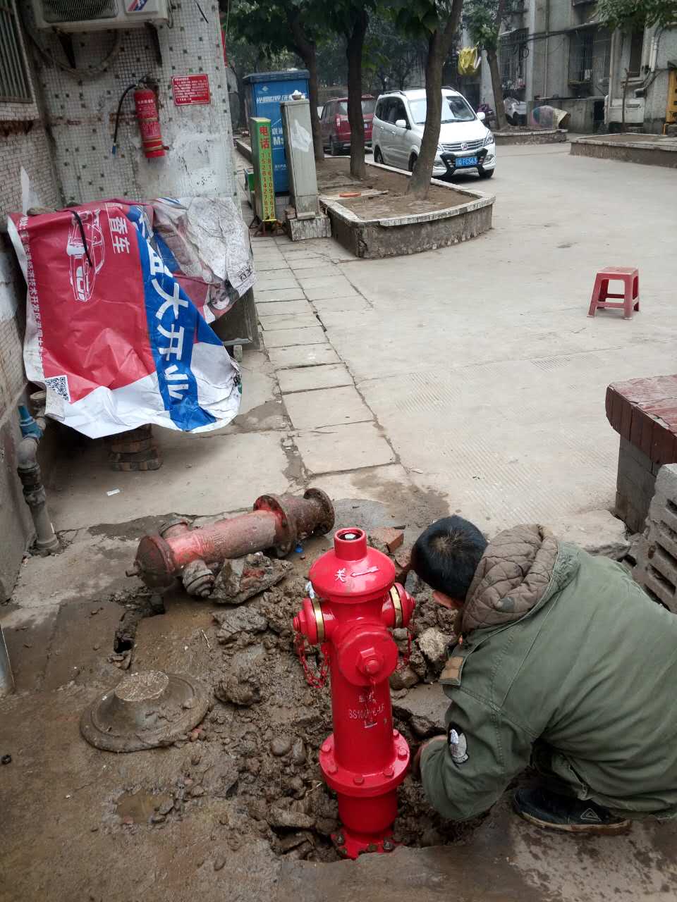 營(yíng)銷(xiāo)部開(kāi)展春節前市政消火栓維護保養檢查工作