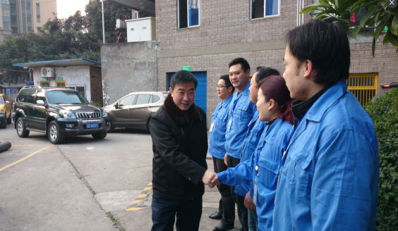 佳節迎春生笑容??新春慰問(wèn)表關(guān)懷