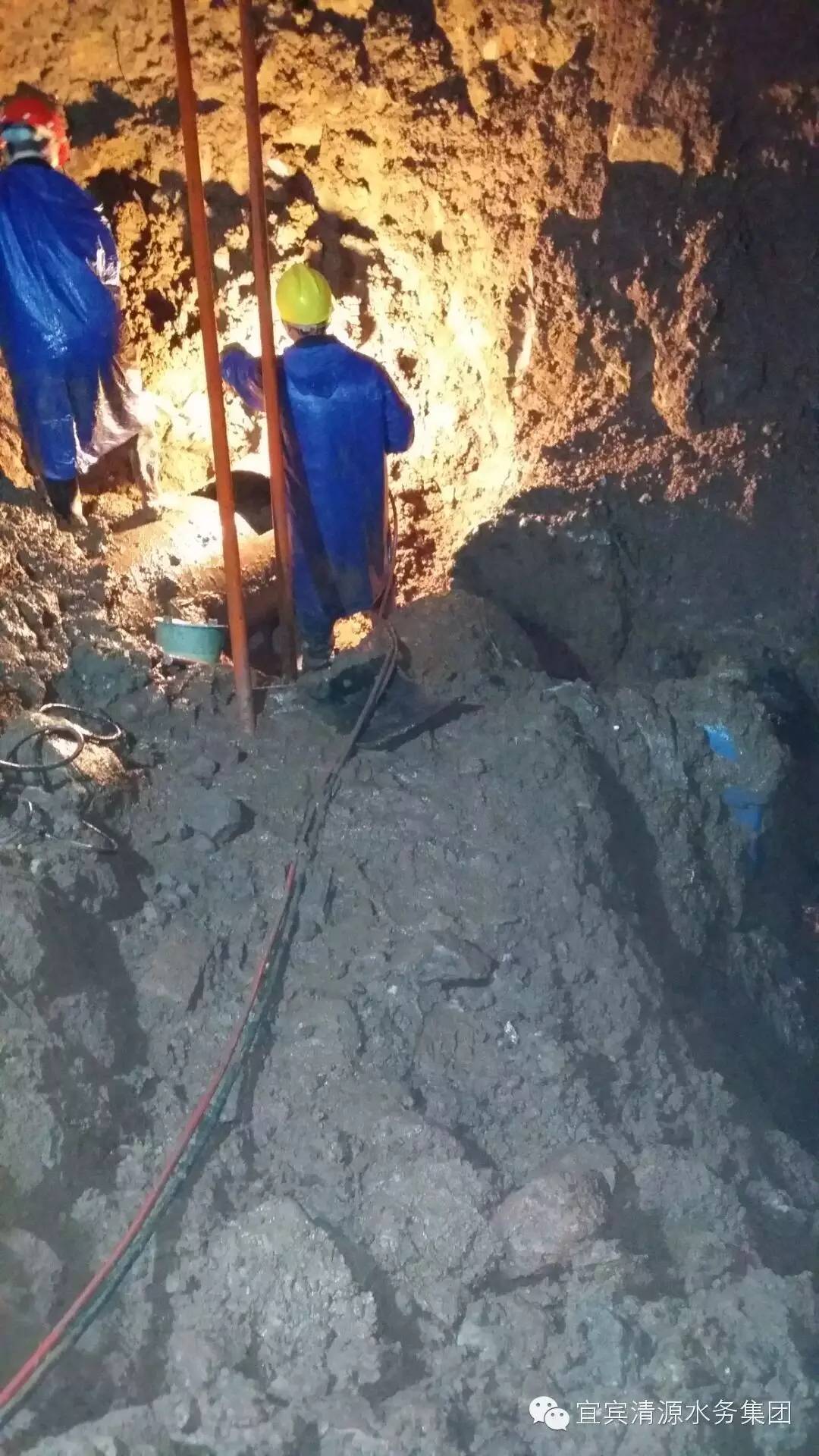 排除萬(wàn)難  全力搶險