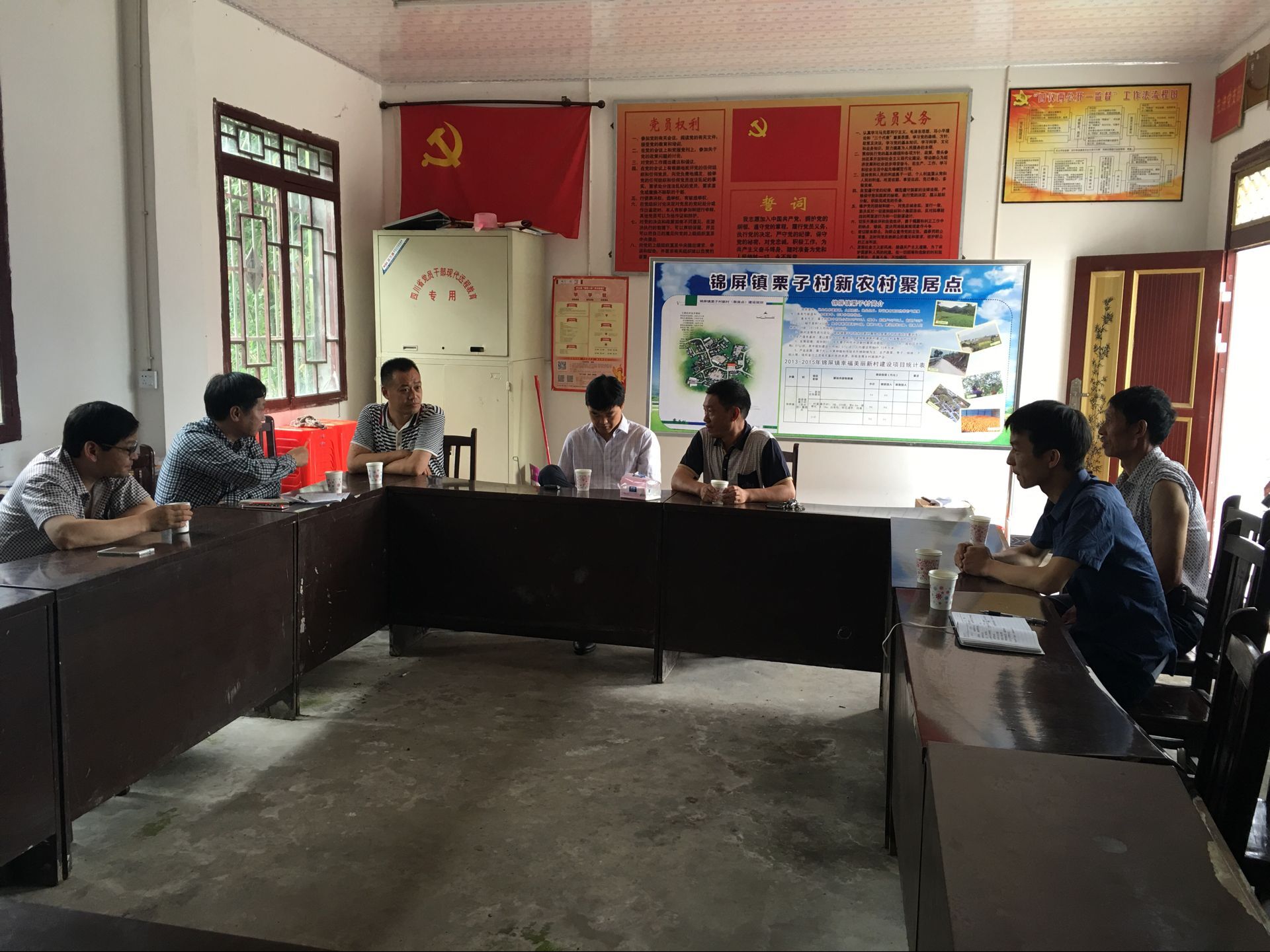 助力基礎設施建設 夯實(shí)群眾脫貧路基