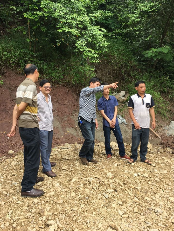 助力基礎設施建設 夯實(shí)群眾脫貧路基