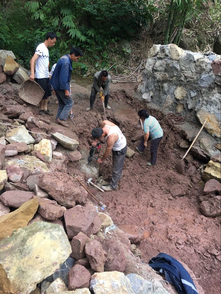 助力基礎設施建設 夯實(shí)群眾脫貧路基