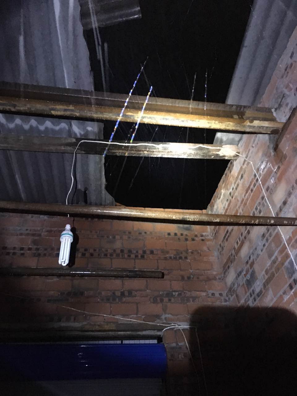 不畏狂風(fēng)暴雨  發(fā)揚優(yōu)秀團隊精神