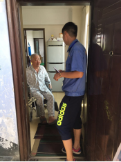 營(yíng)銷(xiāo)部進(jìn)社區開(kāi)展 “扶貧救助獻愛(ài)心 便民服務(wù)為群眾”活動(dòng)