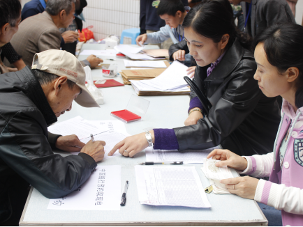 發(fā)放拆遷補償款 確保楊灣污水處理廠(chǎng)順利開(kāi)工建設