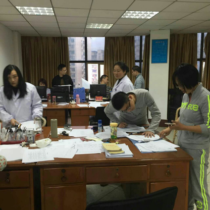 加班加點(diǎn)不言苦  團結協(xié)作齊奮戰