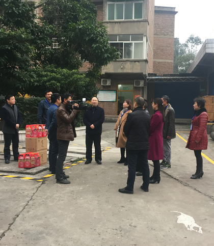 歲寒時(shí)節見(jiàn)真情 寒冬慰問(wèn)暖人心