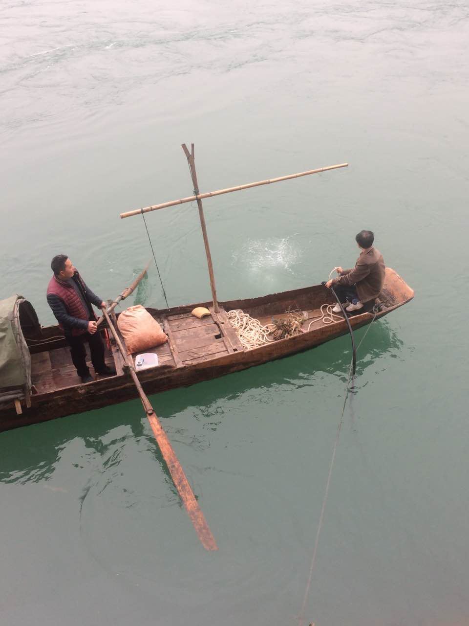 四水廠(chǎng)清理取水口壞境 確保安全生產(chǎn)