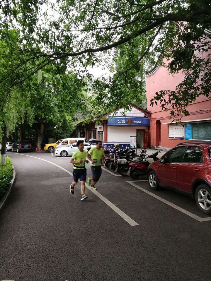 集團公司舉辦“快樂(lè )工作、健康生活”職工登山比賽