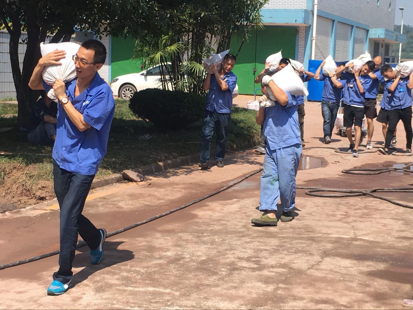 四水廠(chǎng)進(jìn)行山體滑坡模擬演練