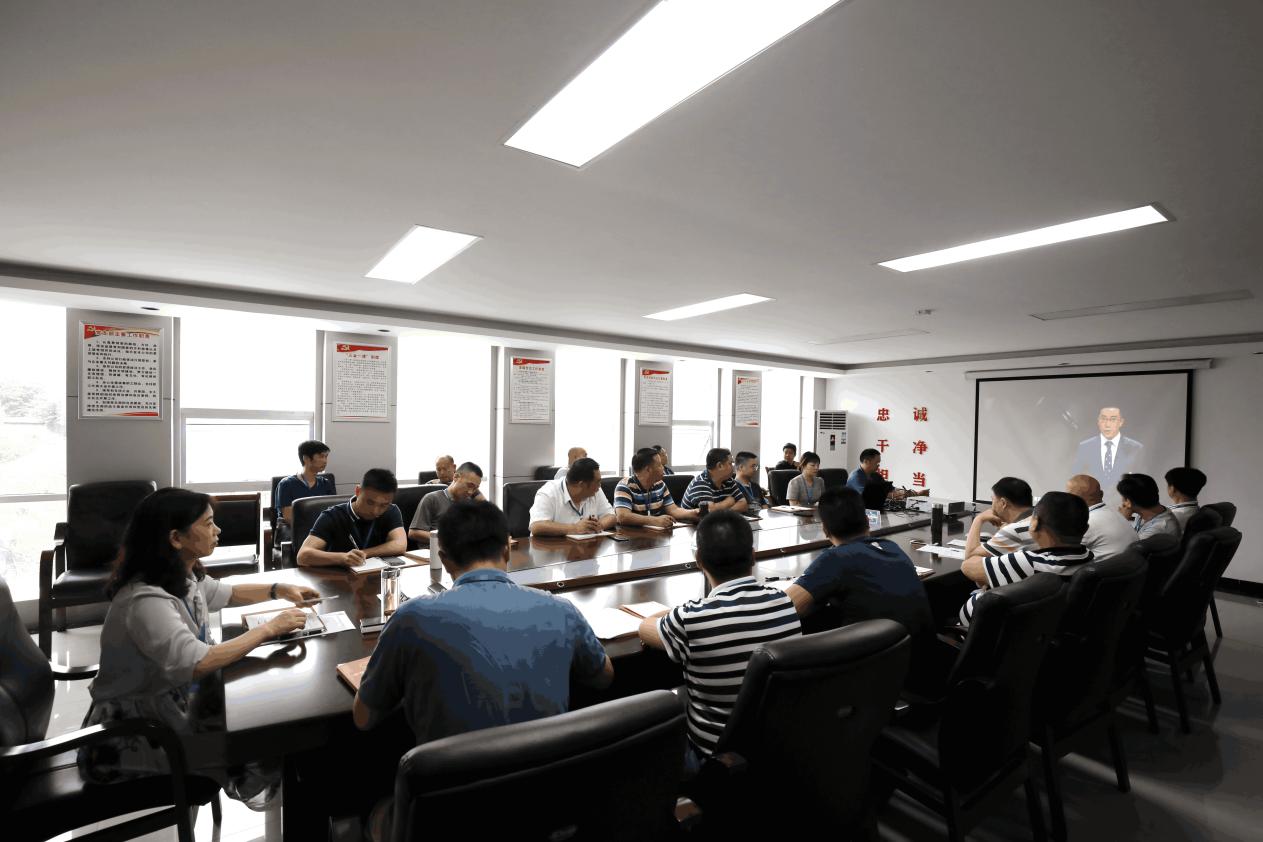 警示教育守底線(xiàn) 學(xué)法普法作表率