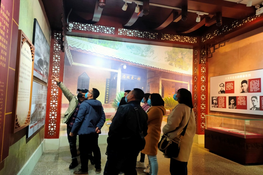 菜壩水廠(chǎng)黨支部組織參觀(guān)趙一曼紀念館