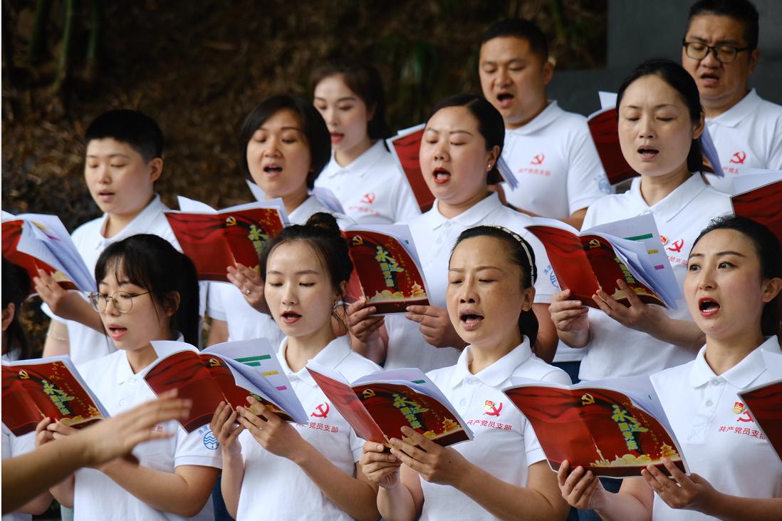 傳承紅色精神 賡續百年征程 ——共產(chǎn)黨員服務(wù)大隊支部開(kāi)展主題黨日活動(dòng)