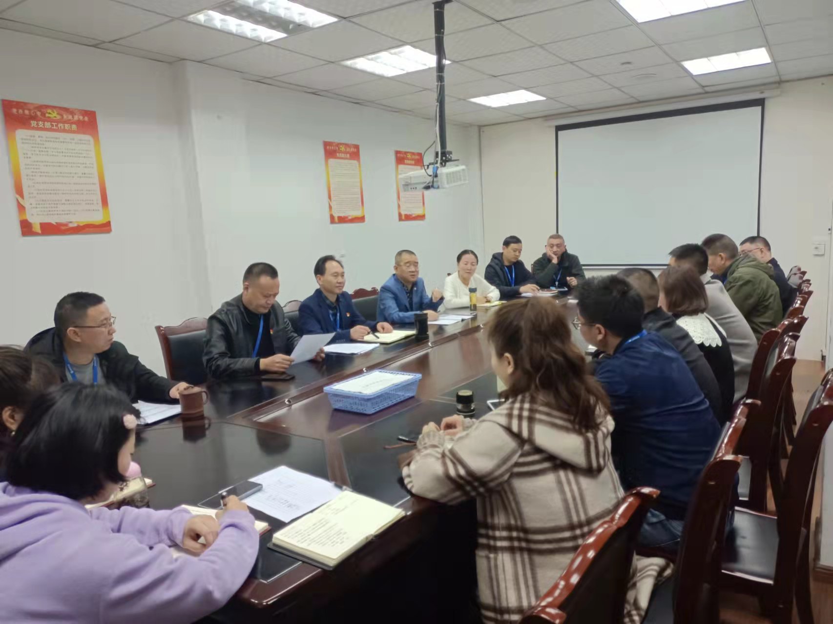 建恒支部召開(kāi)黨員（擴大）會(huì )專(zhuān)題學(xué)習市第六次黨代會(huì )精神