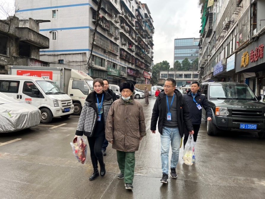 節前慰問(wèn)送溫暖，情系下渡口社區困難群眾