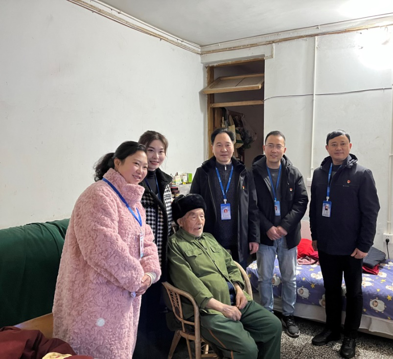 節前慰問(wèn)送溫暖，情系下渡口社區困難群眾