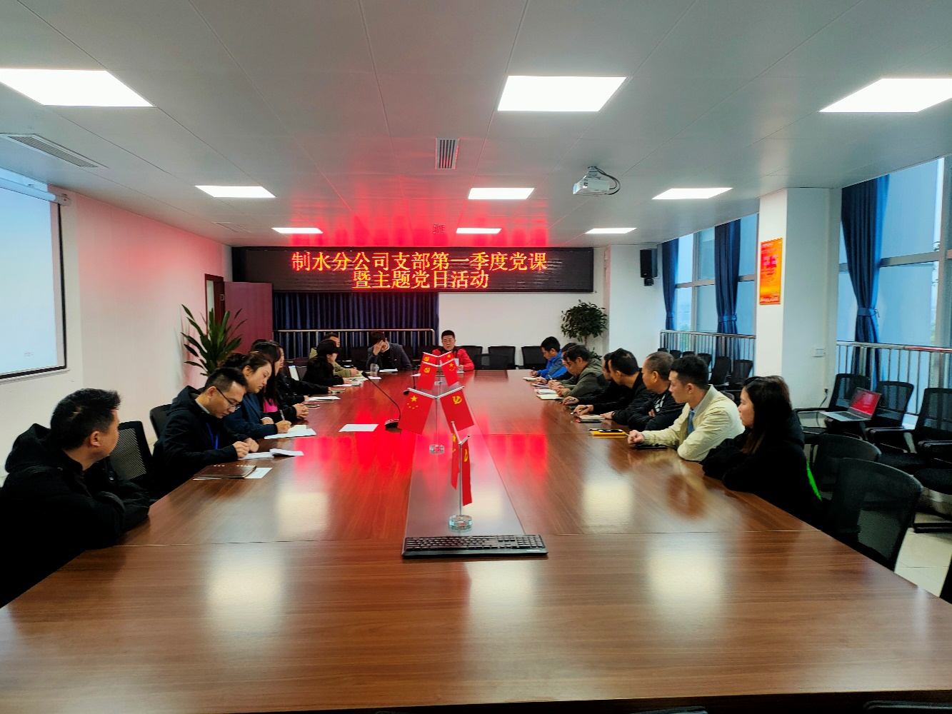 弘揚雷鋒精神，在平凡中成就不平凡