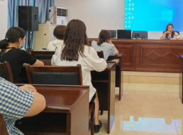 供水宣傳進(jìn)社區  為民服務(wù)零距離