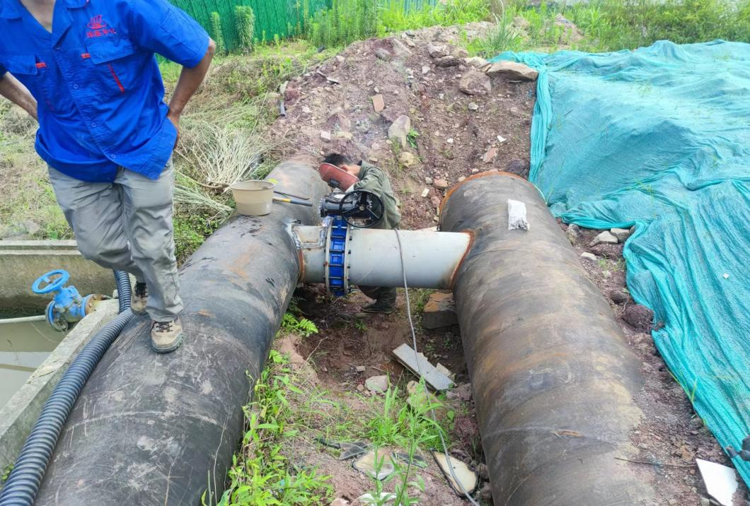 五水廠(chǎng)新增5萬(wàn)噸/日一體化水處理設備完成2萬(wàn)噸/日新舊管道碰頭