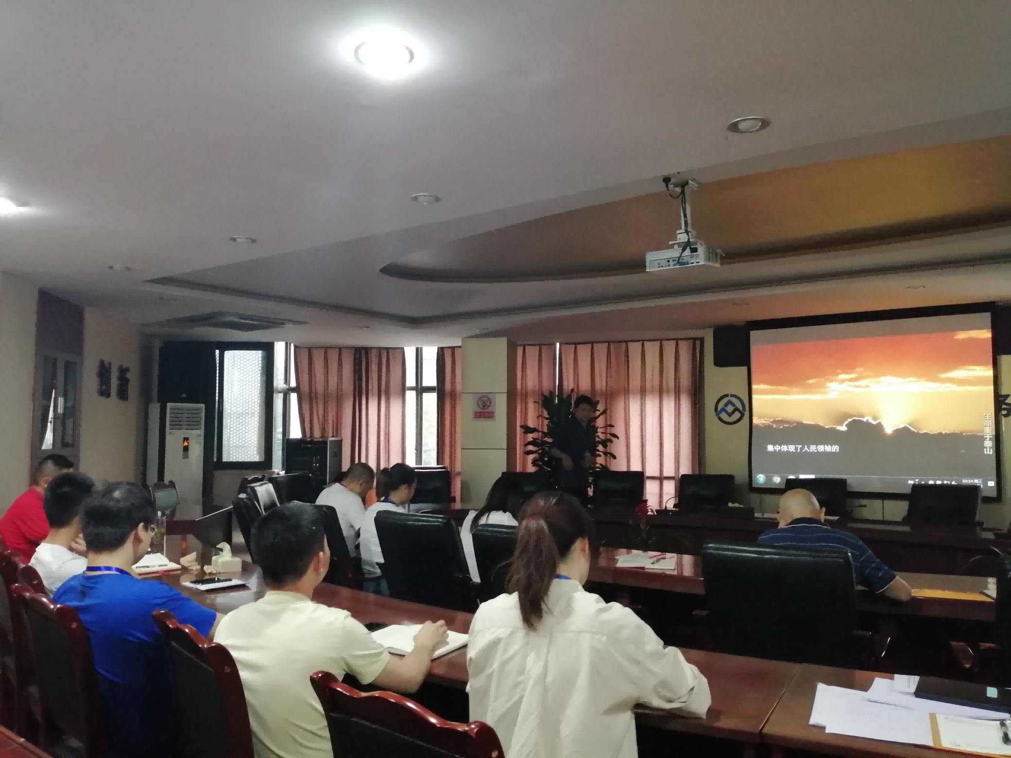 公司一支部召開(kāi)6月黨員大會(huì )