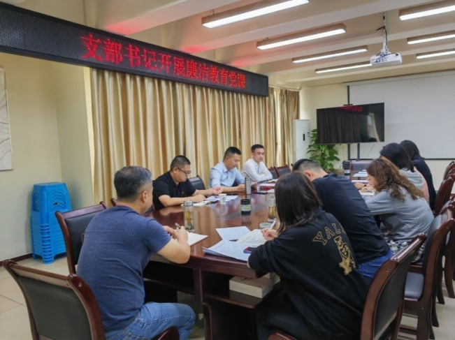 臨港支部召開(kāi)九月支部黨員大會(huì )和主題黨日活動(dòng)