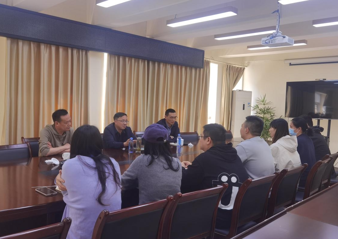 清源水務公司黨委書記、董事長周燕賓一行前往臨港公司開展工作指導